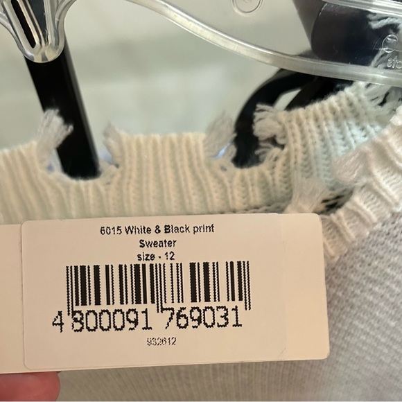 Luna Tuccini Distressed White and Black Sweater Size 12 NWT - Picture 5 of 5